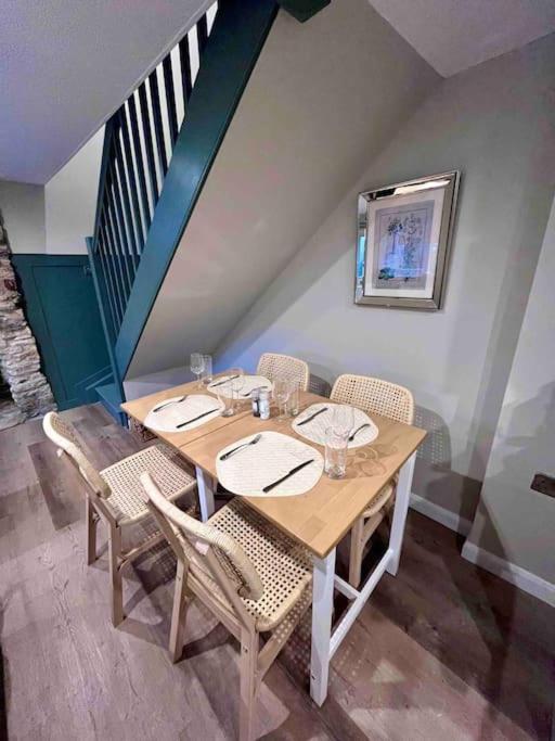 Quaint Cotswold Cottage 치핑노턴 외부 사진